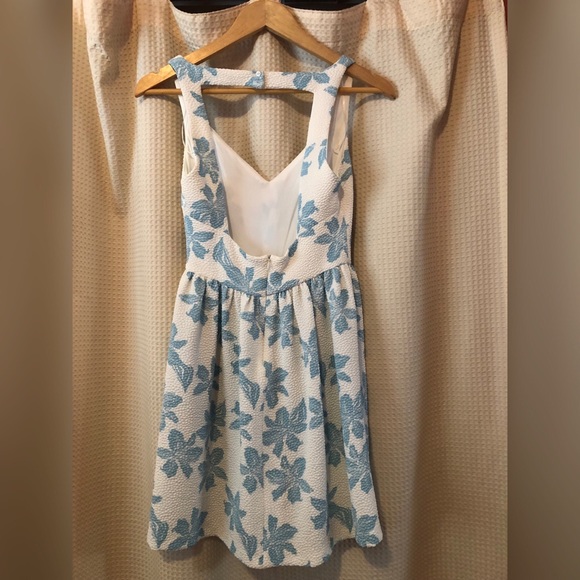 White floral print dress - Picture 2 of 5